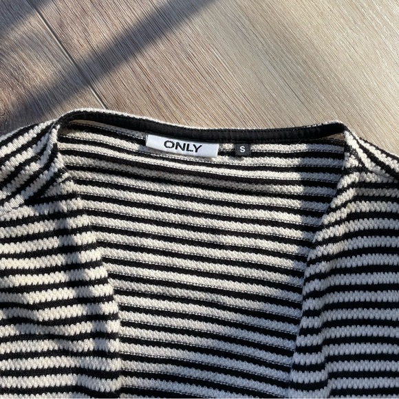 Striped Finely Knit Cardigan - Picture 4 of 5